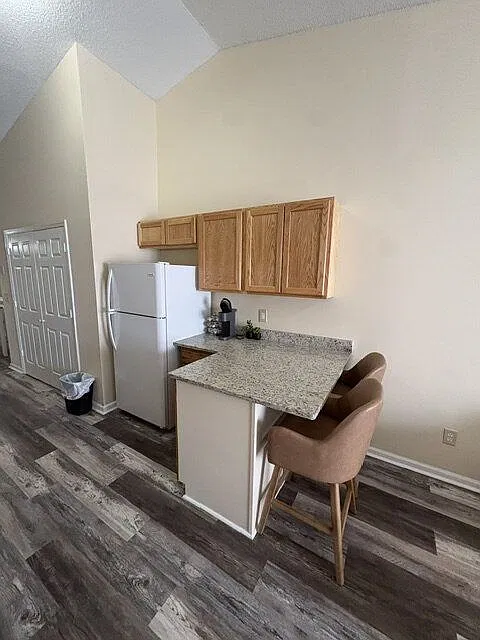 3 bed, 2.0 bath, 1271 sqft, $1,725 — Photo 4
