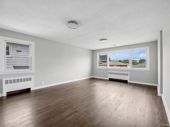 2nd image of 7 Linwood Road N