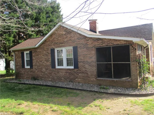 4236 Robertson Dr, Winston Salem, NC 27101