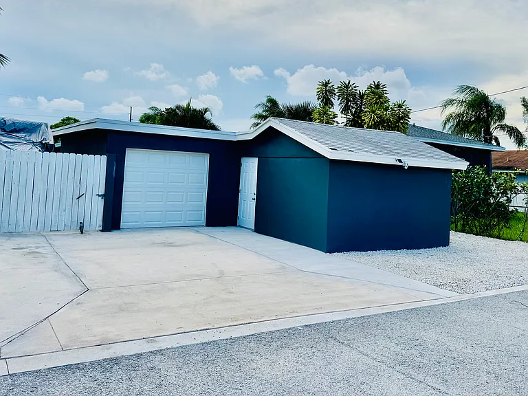 133 SW 11th Ave — Photo 2