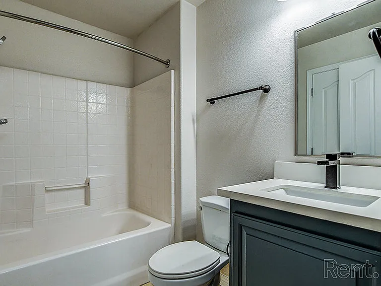 Fleetwood Apartments — Photo 13