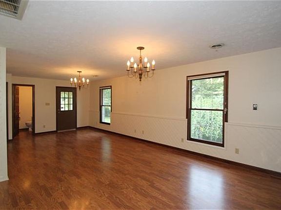 5th image of 585 Lasher Dr