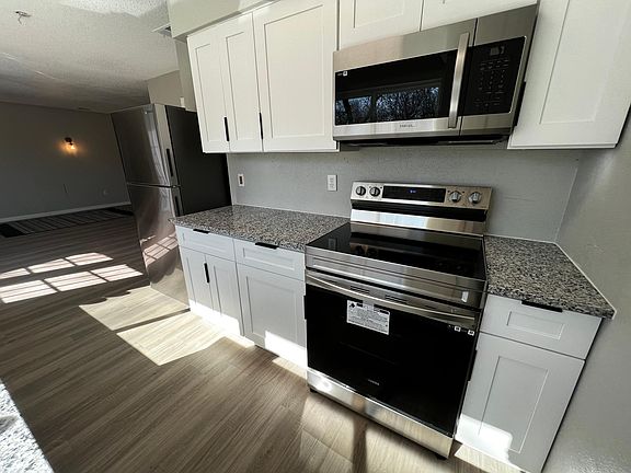 3rd image of 334 Brookview Dr