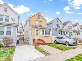 22137 Davenport Ave, Queens Village, NY 11428