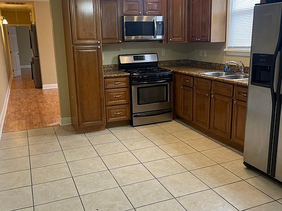 3rd image of 1822 Benefit St