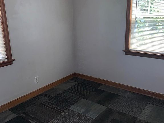 5th image of 686 S Napoleon Ave