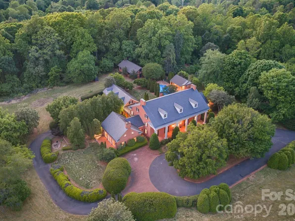 1486 Knolls Dr, Newton, NC 28658