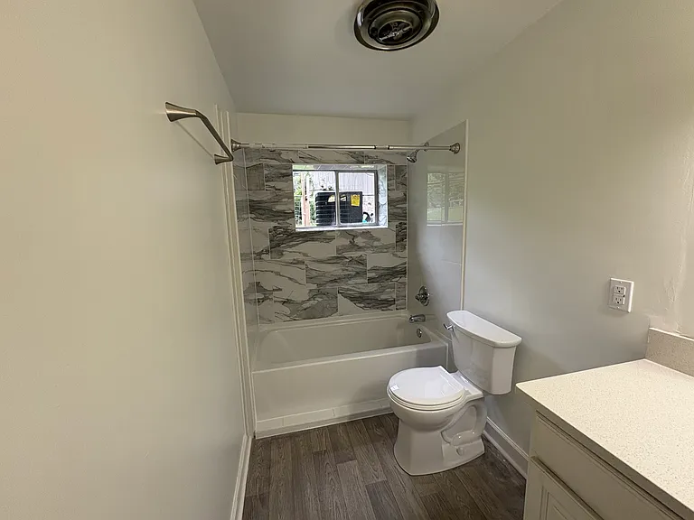 1122 James Blvd #3 — Photo 8