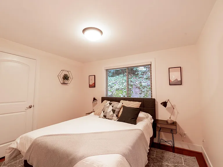 247 W Lake Sammamish Pkwy SE — Photo 9