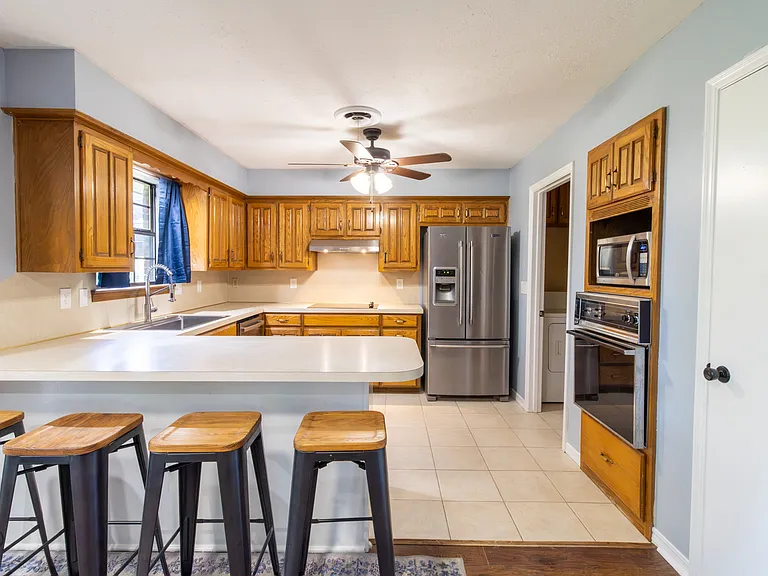 1535 Primrose Dr — Photo 13