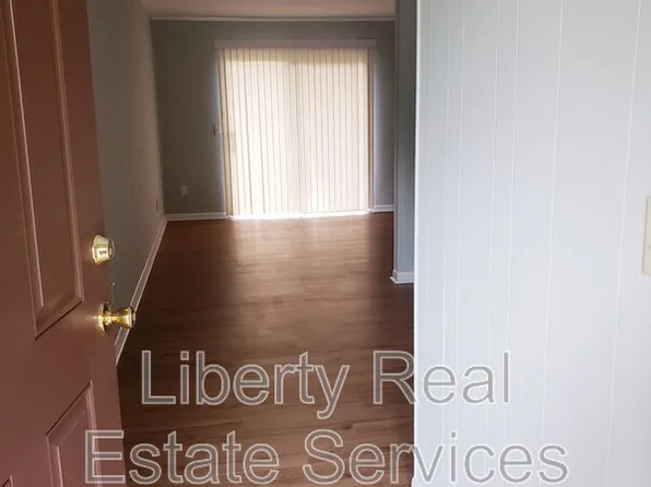 991 Live Oak Dr, Hinesville, GA 31313