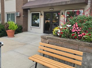 2800 Hillsboro Ave N APT 203, New Hope, MN 55427