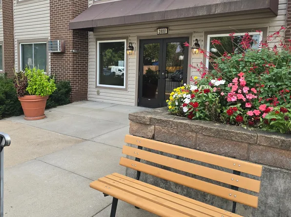 2800 Hillsboro Ave N APT 203, New Hope, MN 55427