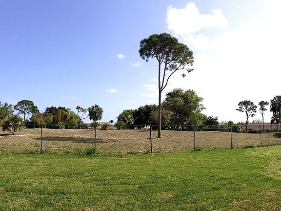 Un-obstructed back view 