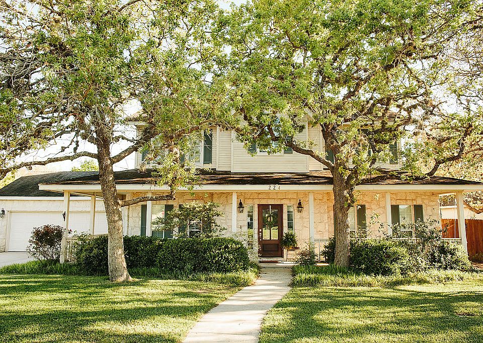 1st image of 224 Oak Knoll Cir