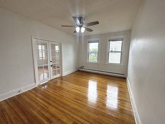 2nd image of 149 Grenville St APT 2