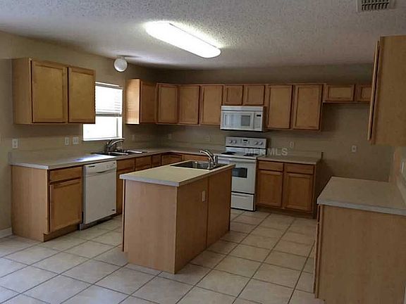 3rd image of 7525 Lake Andrea Cir