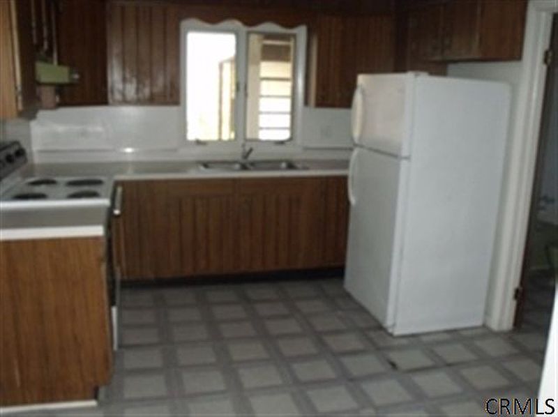 3rd image of 18 GLEN Street