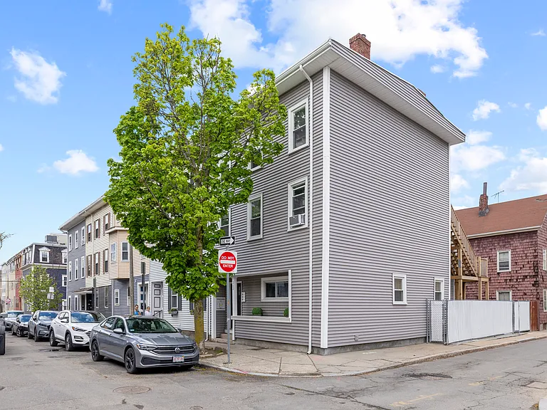 262 E St #A — Photo 13