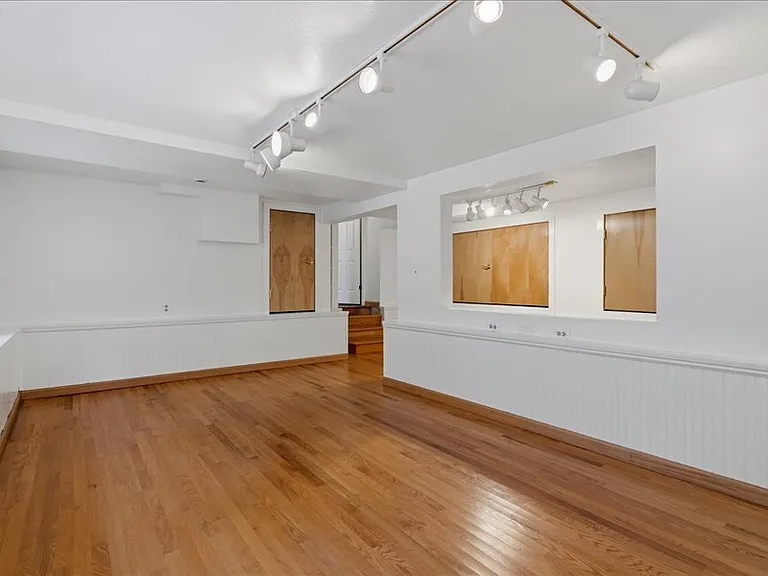 930 Valley View Dr — Photo 16