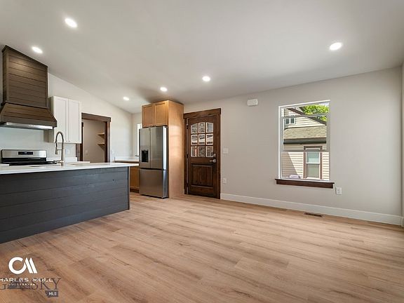 4th image of 720 Elm St