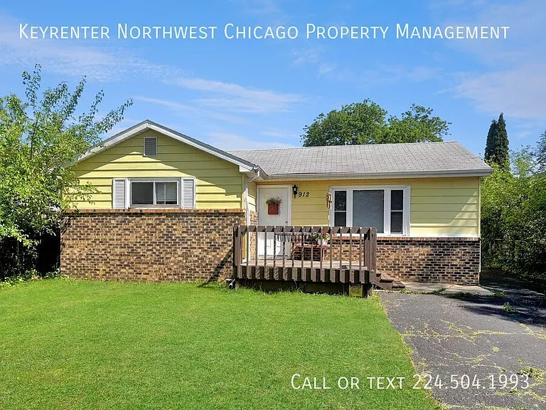 912 Oakwood Dr — Photo 1