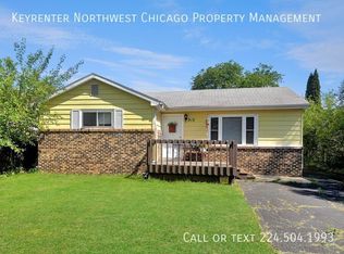 912 Oakwood Dr, Round Lake Beach, IL 60073