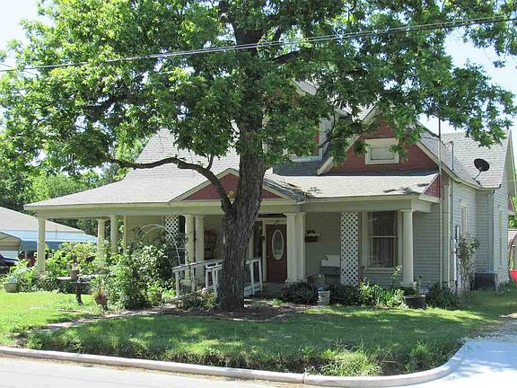 3rd image of 412 E Elm St