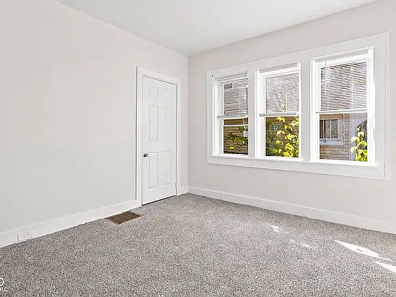 3rd image of 3555 Evergreen Ave #3555