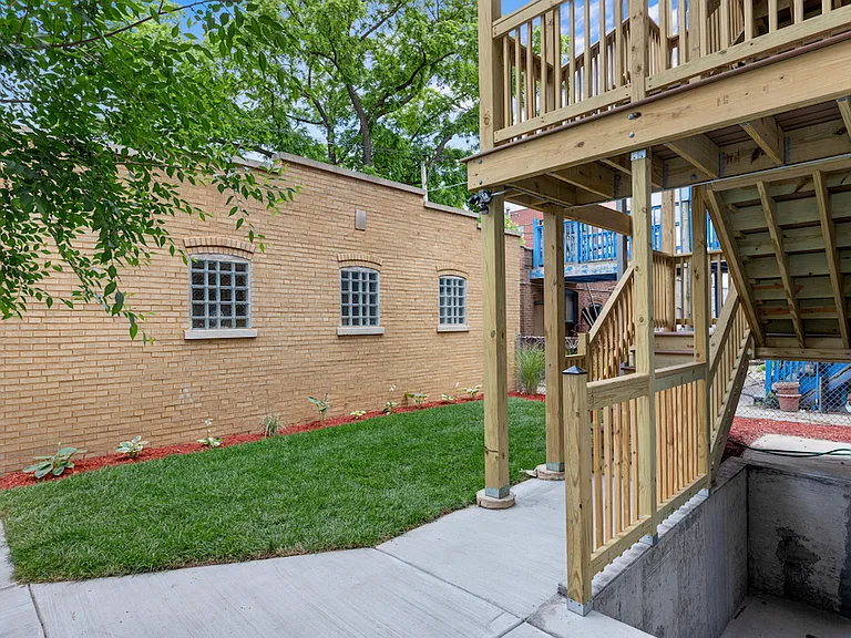6423 N Washtenaw Ave #4 — Photo 17