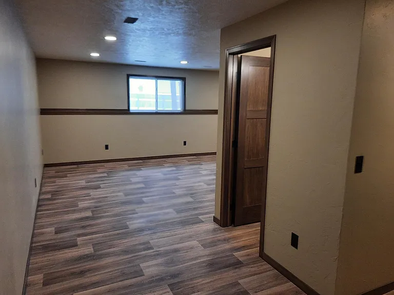 909 S Charlotte Ave — Photo 12