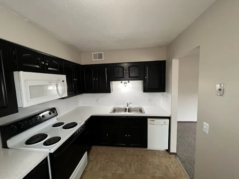 Midtown Court — Photo 18