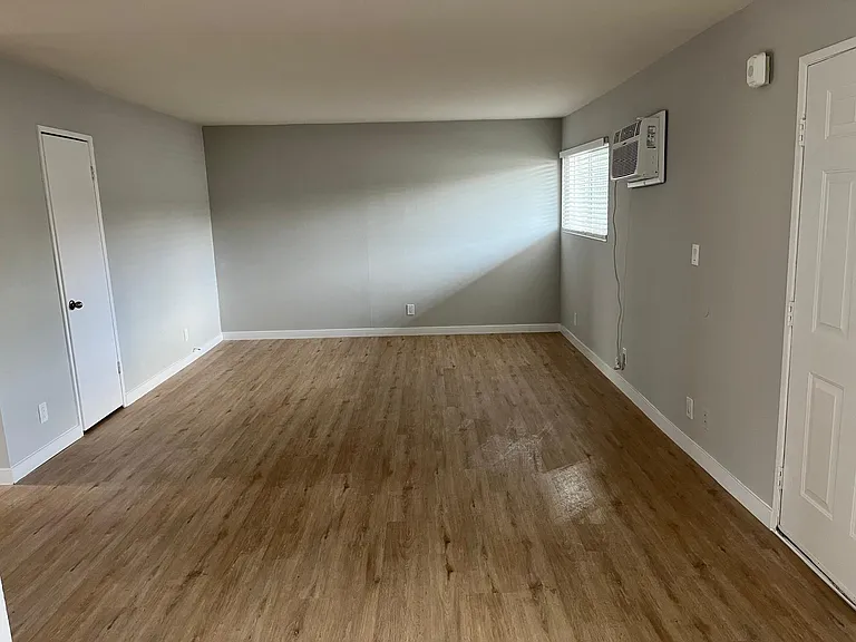 9919 De Soto — Photo 10