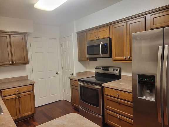 2nd image of 909 S Elmhurst Ave
