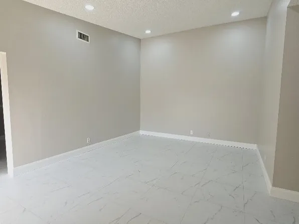 1502 Waterview Circle, Palm Springs, FL 33461