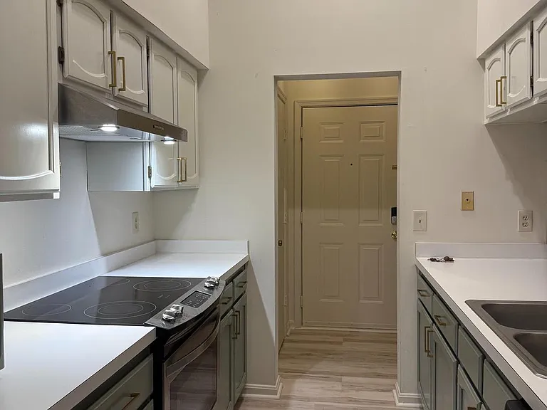 2601 Camelback Ln #12 — Photo 2