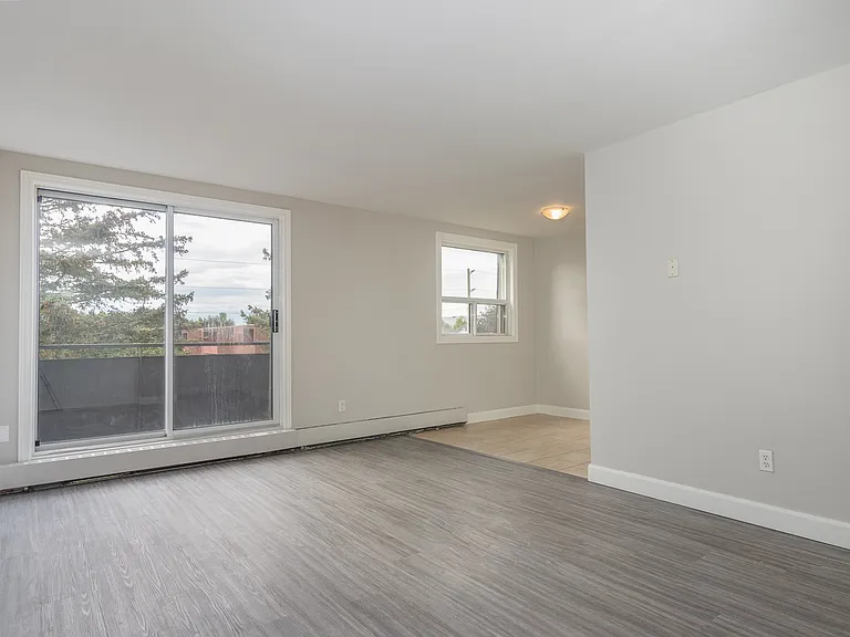204 Lisgar Ave — Photo 10