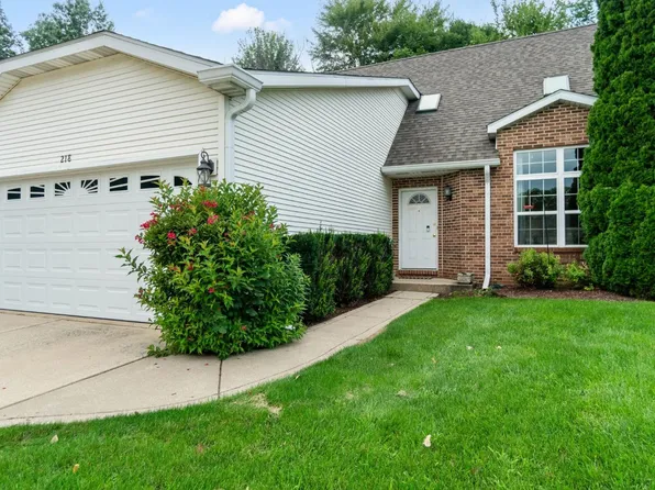 218 Summer Tree Dr, Porter, IN 46304