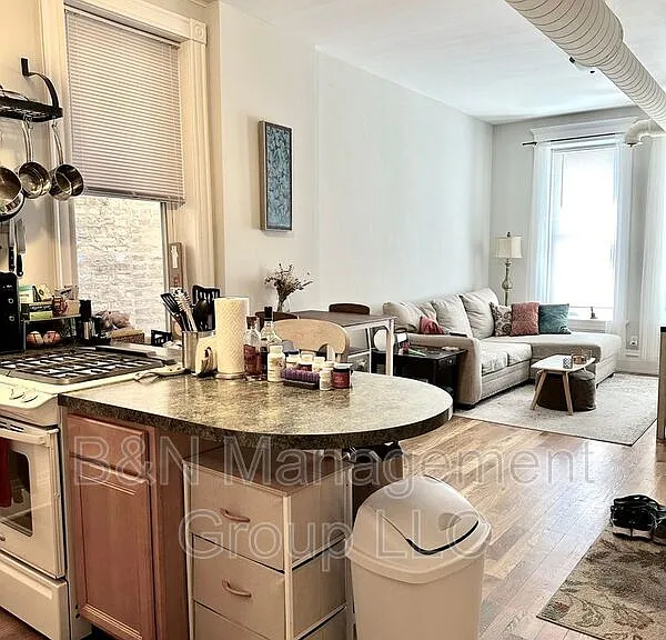 2337 N Janssen Ave #2F — Photo 4