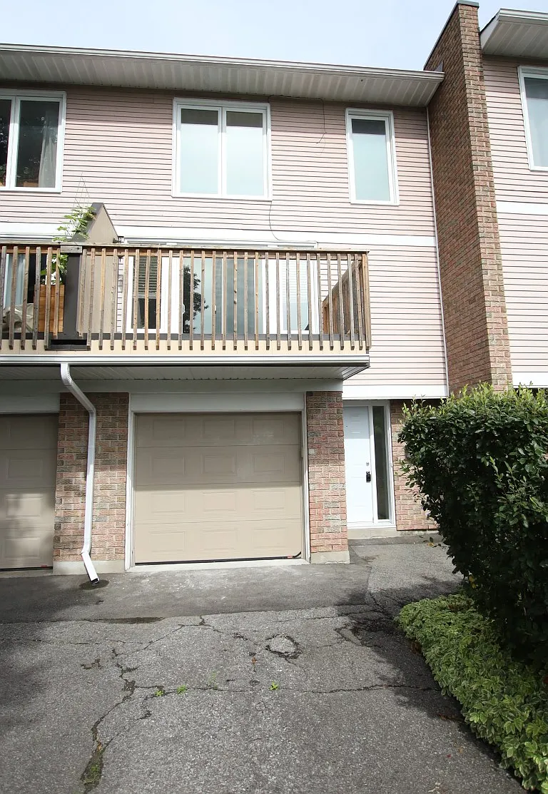296C Dalehurst — Photo 2