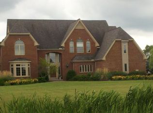 9211 Shadow Brook Dr, Sylvania, OH 43560