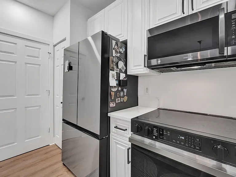 424 NE 1st Ave — Photo 17