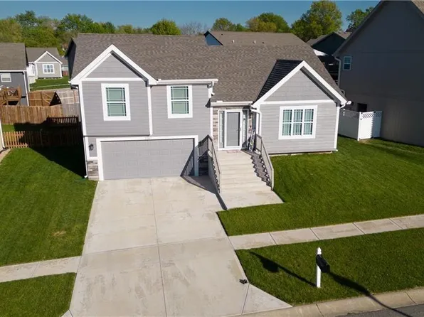 2207 Pike St, Saint Joseph, MO 64503