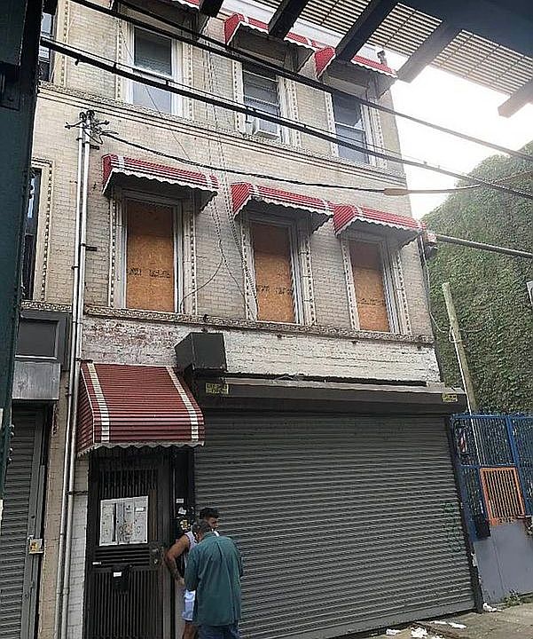 2nd image of 2830 Fulton St