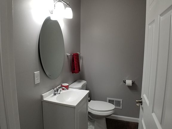 4th image of 528 N Montford Ave