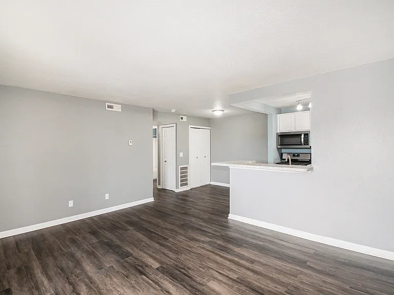 Westfield Club Apartments — Photo 11