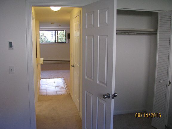 4th image of 52 Presidential Dr APT 2