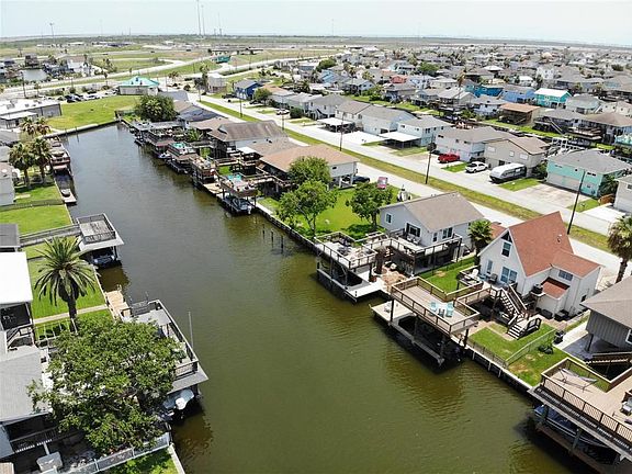 3rd image of 169 Barracuda St