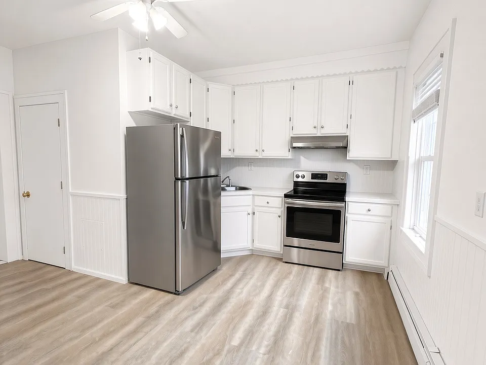 18 Roma St #2F