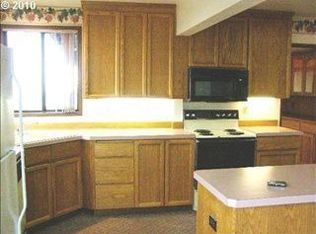 209 NW Alder St, Dundee, OR 97115